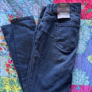 Torrid 14R Bombshell Skinny Jean Premium Stretch Eco Medium Wash